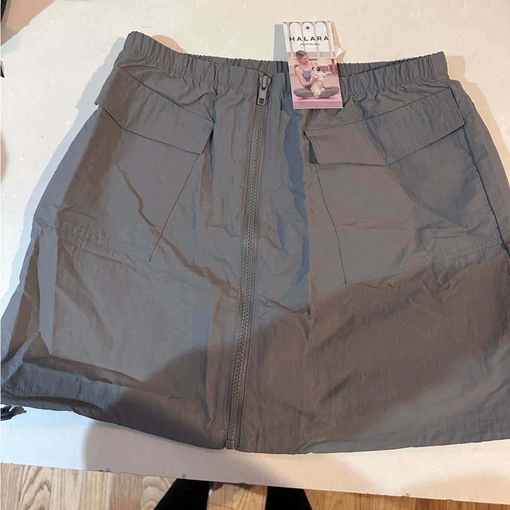 Halara cargo zip-up mini skirt. New with tags